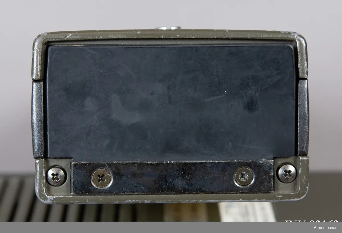 2 st Ra 175. Ursprungligen en civil "PR-radio” omtrimmad till 30 MHz. Lätt, bärbar och batteridriven station. Har använts inom hemvärnet och armén som skjutfältsradio där den särskilt uppskattades på grund av sin användarvänlighet och lätthet. Införd och använd under 1980-talet. Apparaten ska då vara godkänd men användaren behöver inget tillstånd. Ej krypterad och kan störas och avlyssnas. Ultrakortvågsradio som ersatte och kompletterade den tyngre och otympligare Ra 122.