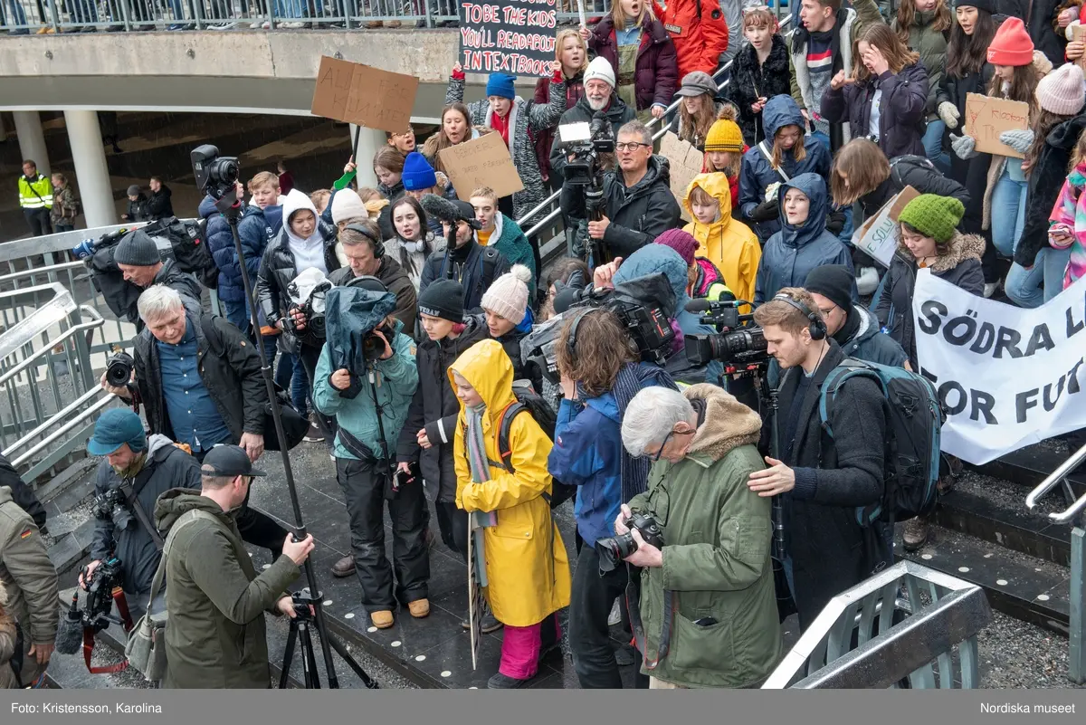 Klimatstrejk, skolstrejk. Skolungdomar tågar från Sergels torg till Mynttorget. Den globala ungdomsledda rörelsen Fridays for future och dess grundare Greta Thunberg är på plats.