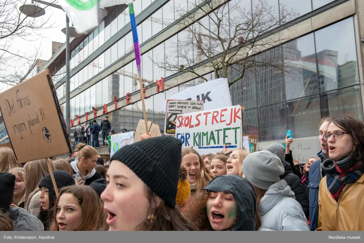 Klimatstrejk, skolstrejk. Skolungdomar tågar från Sergels torg till Mynttorget. Den globala ungdomsledda rörelsen Fridays for future och dess grundare Greta Thunberg är på plats.
