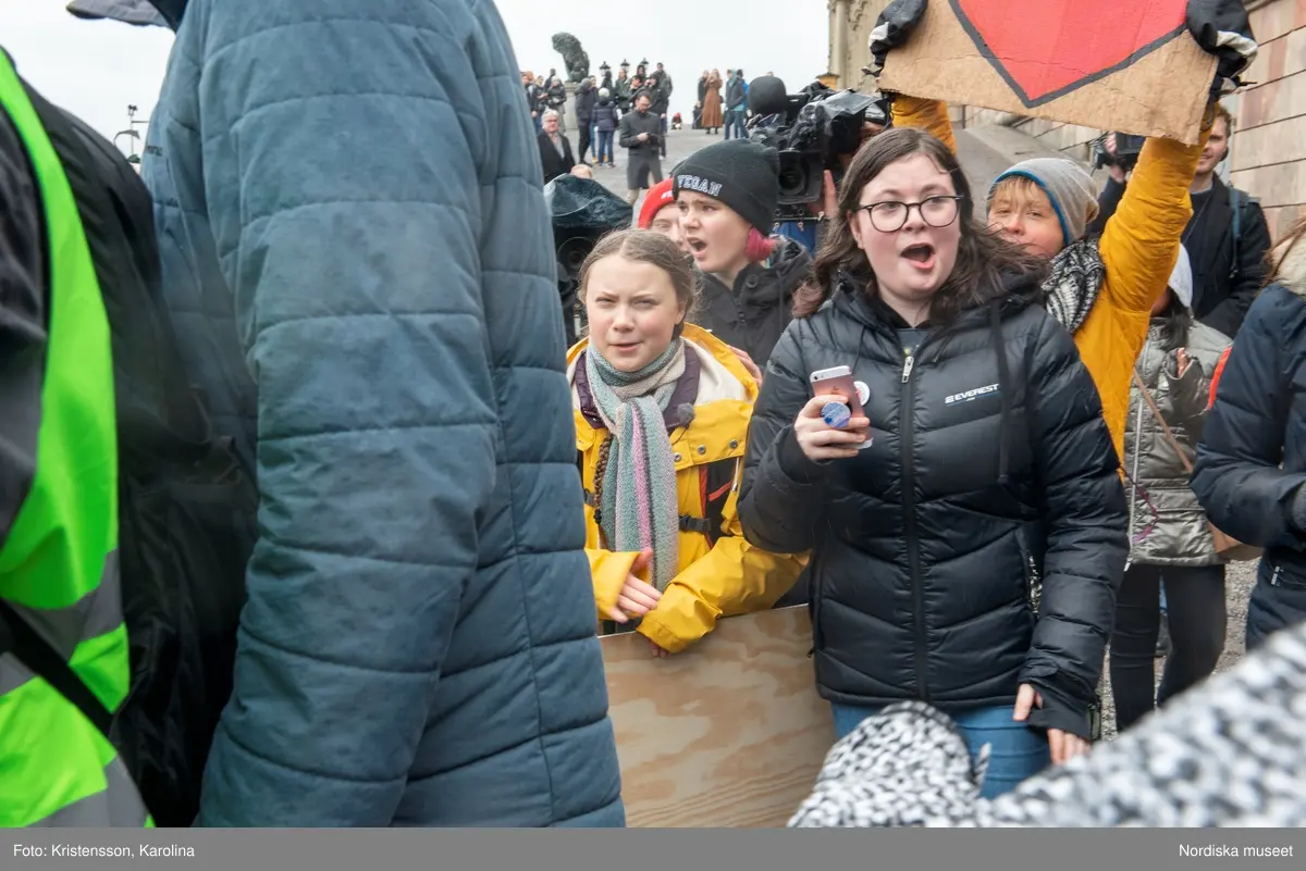 Klimatstrejk, skolstrejk. Skolungdomar tågar från Sergels torg till Mynttorget. Den globala ungdomsledda rörelsen Fridays for future och dess grundare Greta Thunberg är på plats.