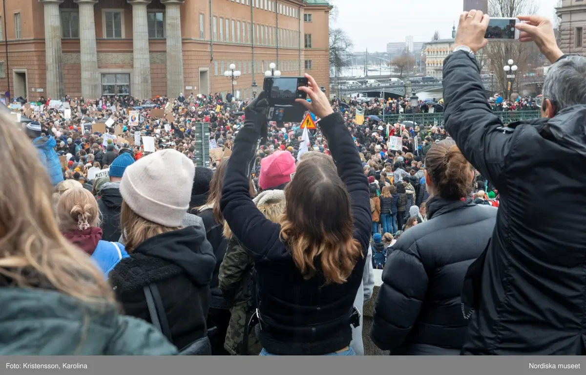 Klimatstrejk, skolstrejk. Skolungdomar tågar från Sergels torg till Mynttorget. Den globala ungdomsledda rörelsen Fridays for future och dess grundare Greta Thunberg är på plats.
