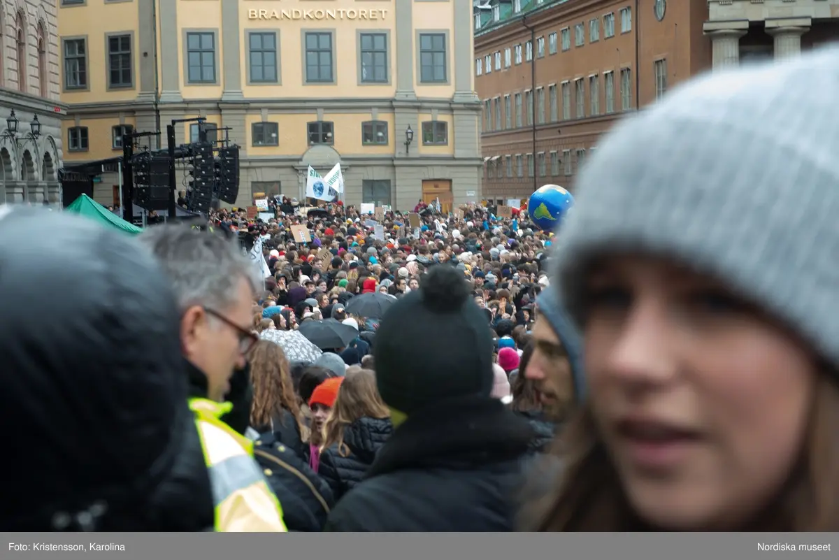 Klimatstrejk, skolstrejk. Skolungdomar tågar från Sergels torg till Mynttorget. Den globala ungdomsledda rörelsen Fridays for future och dess grundare Greta Thunberg är på plats.