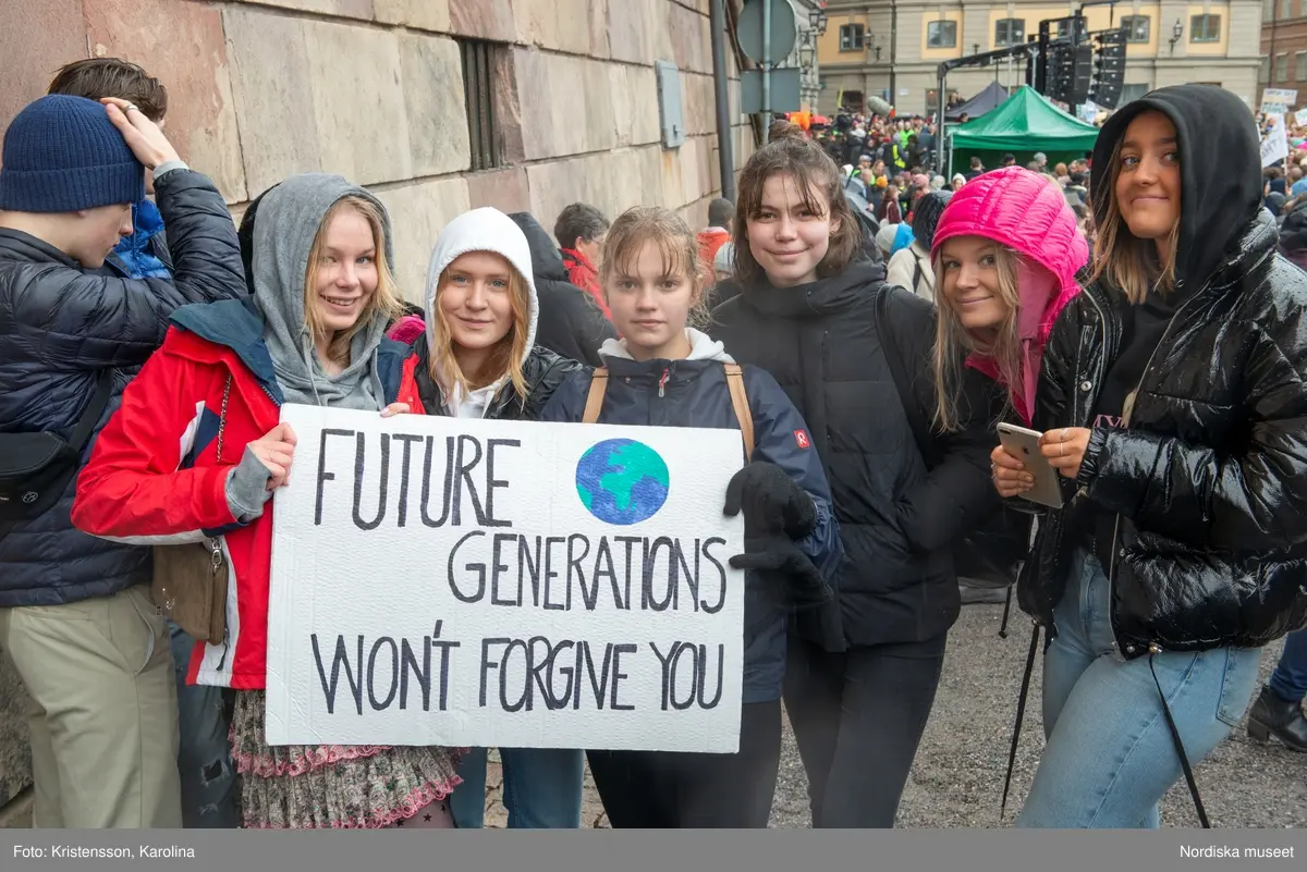 Klimatstrejk, skolstrejk. Skolungdomar tågar från Sergels torg till Mynttorget. Den globala ungdomsledda rörelsen Fridays for future och dess grundare Greta Thunberg är på plats.