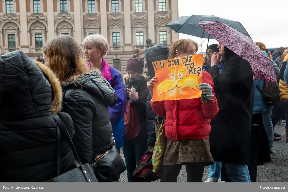 Klimatstrejk, skolstrejk. Skolungdomar tågar från Sergels torg till Mynttorget. Den globala ungdomsledda rörelsen Fridays for future och dess grundare Greta Thunberg är på plats.