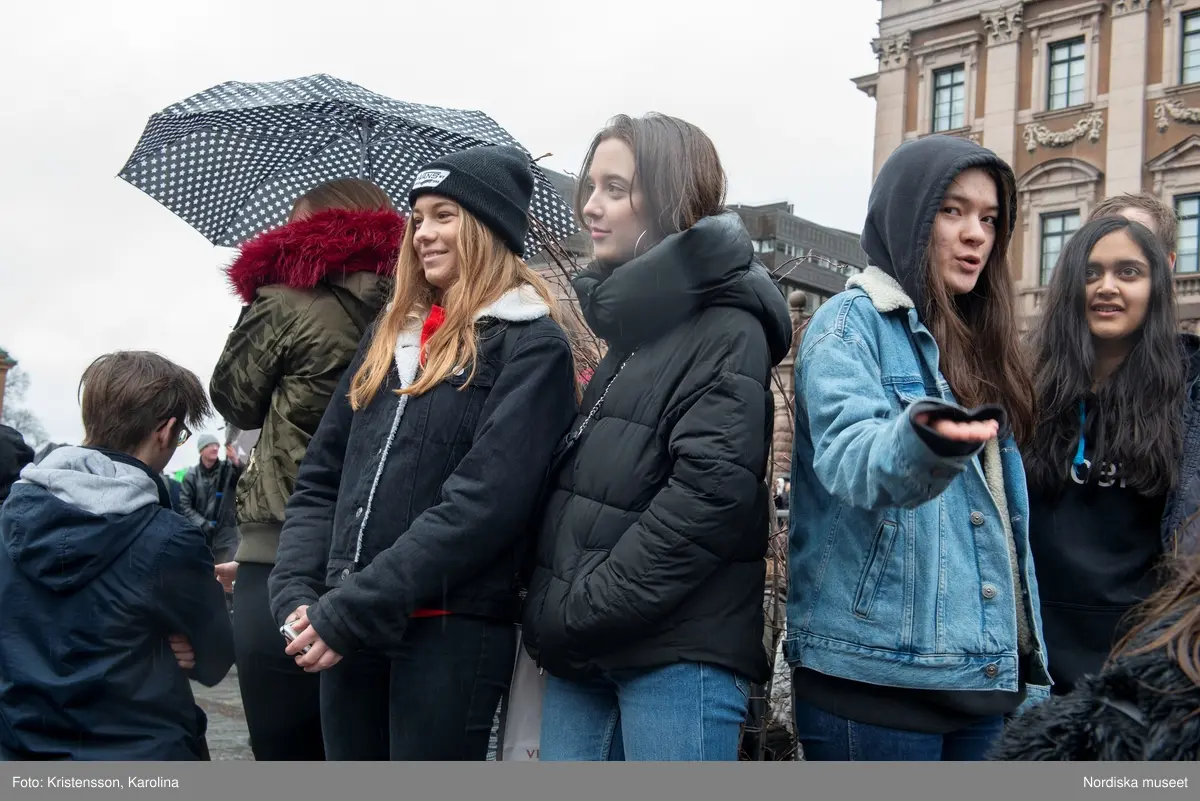 Klimatstrejk, skolstrejk. Skolungdomar tågar från Sergels torg till Mynttorget. Den globala ungdomsledda rörelsen Fridays for future och dess grundare Greta Thunberg är på plats.
