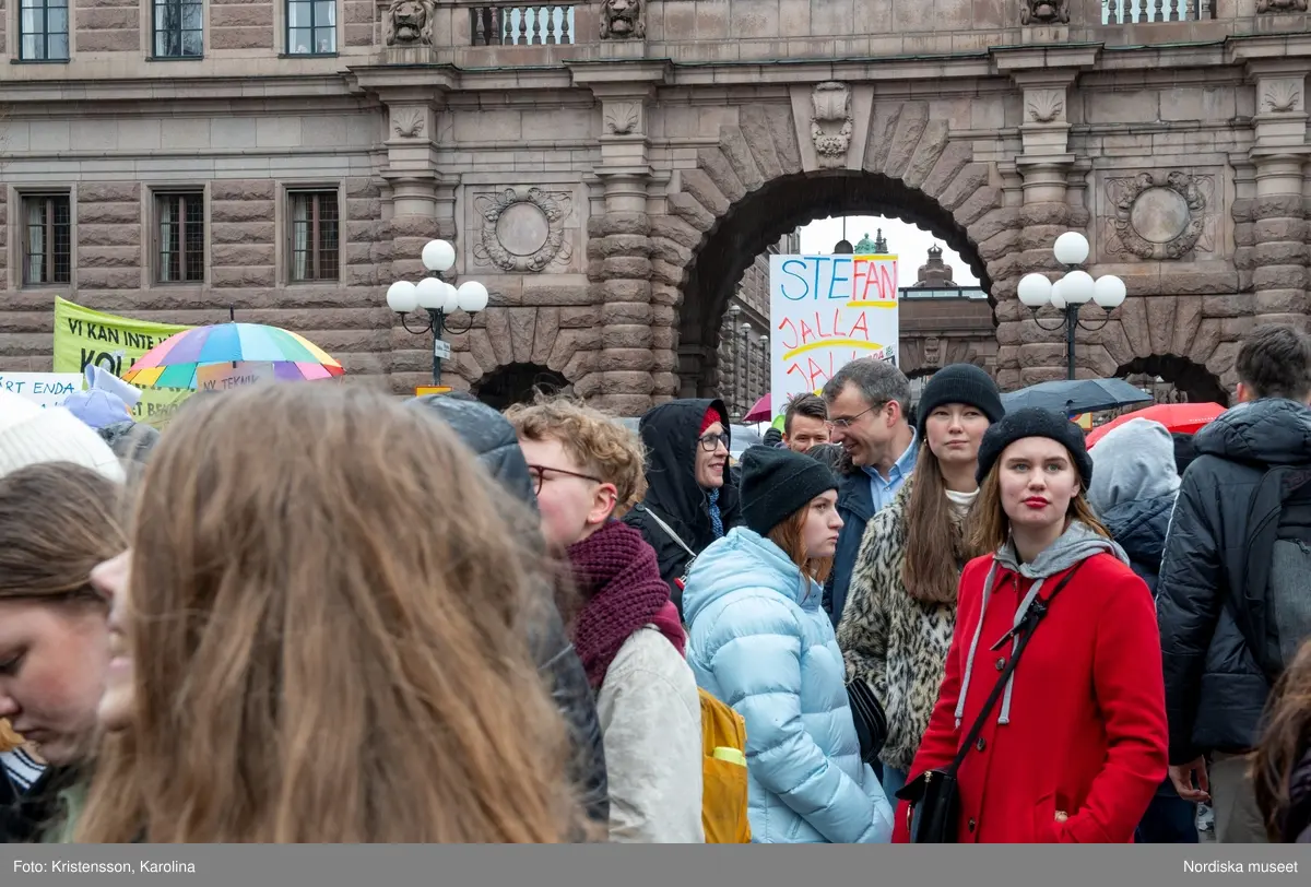 Klimatstrejk, skolstrejk. Skolungdomar tågar från Sergels torg till Mynttorget. Den globala ungdomsledda rörelsen Fridays for future och dess grundare Greta Thunberg är på plats.