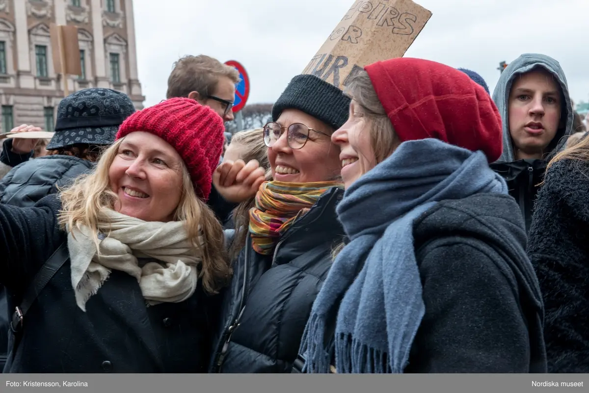Klimatstrejk, skolstrejk. Skolungdomar tågar från Sergels torg till Mynttorget. Den globala ungdomsledda rörelsen Fridays for future och dess grundare Greta Thunberg är på plats.