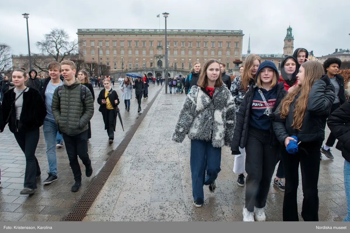 Klimatstrejk, skolstrejk. Skolungdomar tågar från Sergels torg till Mynttorget. Den globala ungdomsledda rörelsen Fridays for future och dess grundare Greta Thunberg är på plats.