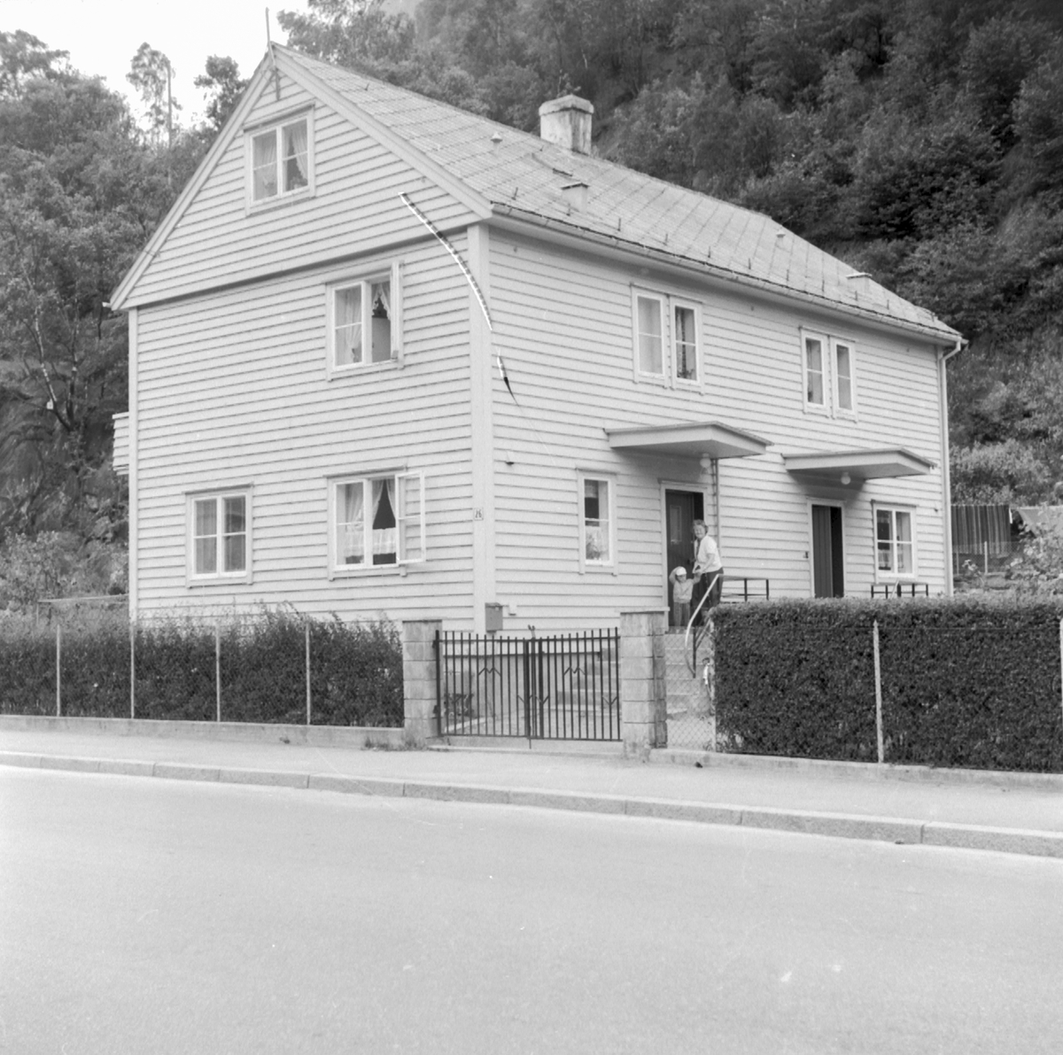 Vertikaldelt trehus i Opheimsgata 22.