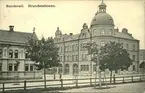 Vykort med motiv över brandstationen i Sundsvall.