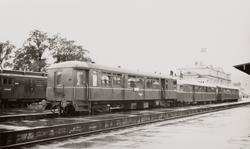 Personvogn BFo3b nr. 69 bak dieselmotorvognsett type 86 på T