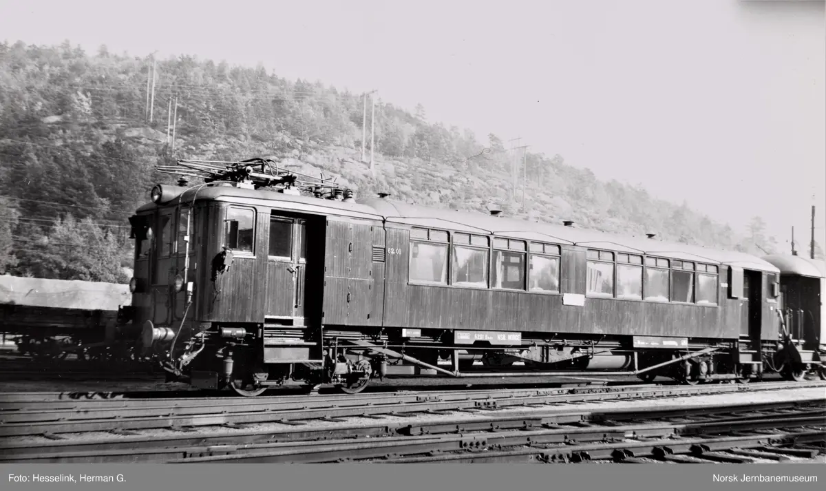 Elektrisk motorvogn Bmeo 62 01 ved lokomotivstallen ved Krossen