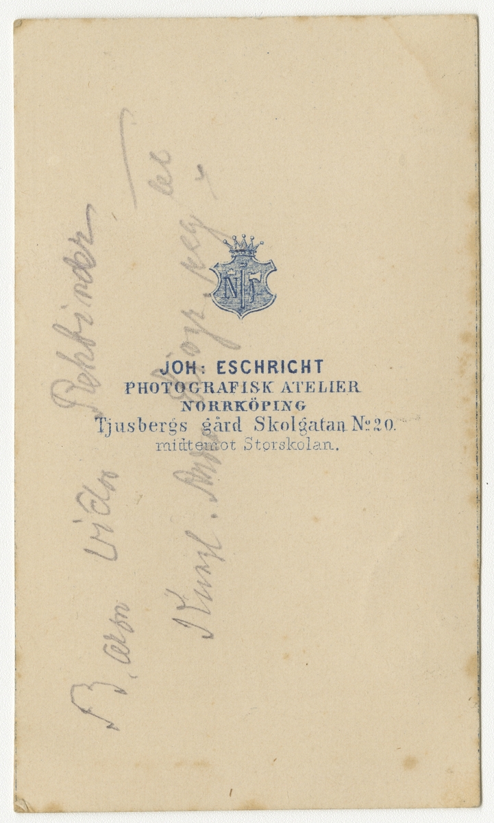 Porträtt av Carl Magnus Victor Rehbinder, löjtnant vid Andra livgrenadjärregementet I 5.

Se även bild AMA.0001889.