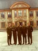 Examen Karlberg 1972 -- 181. kursen

Fr.v.
Jan Stääv, Anders Cedergren, Karl-Arne Ahlkvist, Sten-Åke Sundkvist och Christer Wulff.