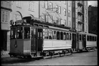 Aktiebolaget Stockholms Spårväg, SS A8 252 med släpvagn vid hållplats på linje 5 mellan Karlberg och Östra station.