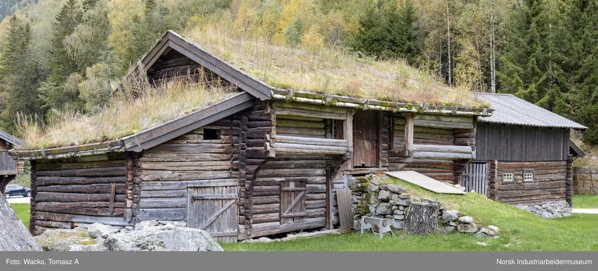 Uthus frå Øverland