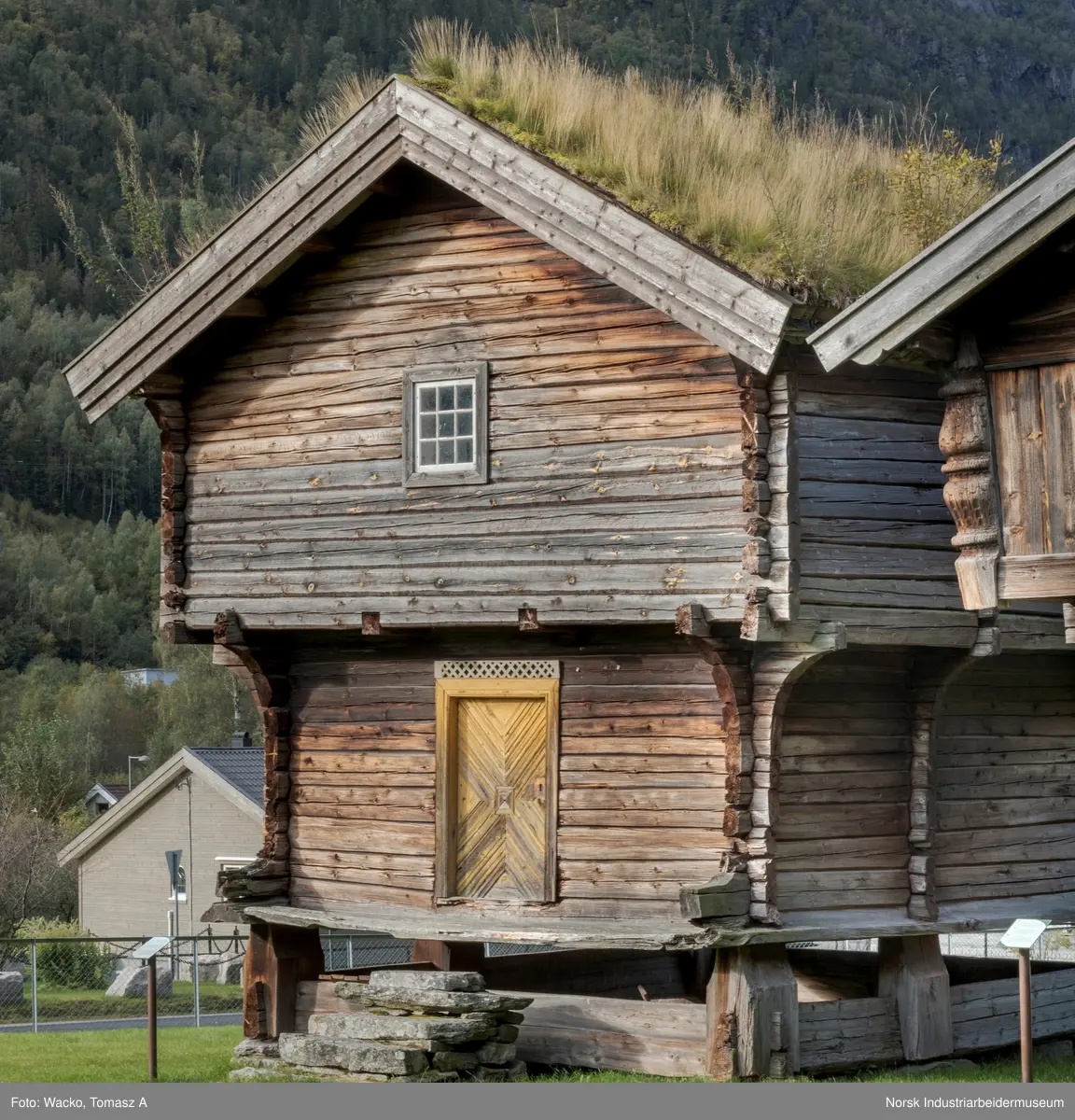 Bur frå Øverland