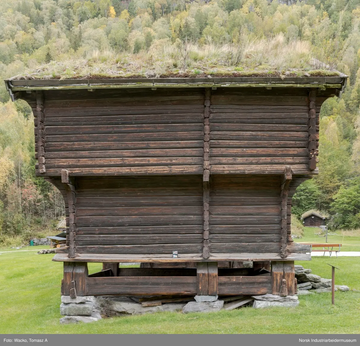 Bur frå Øverland