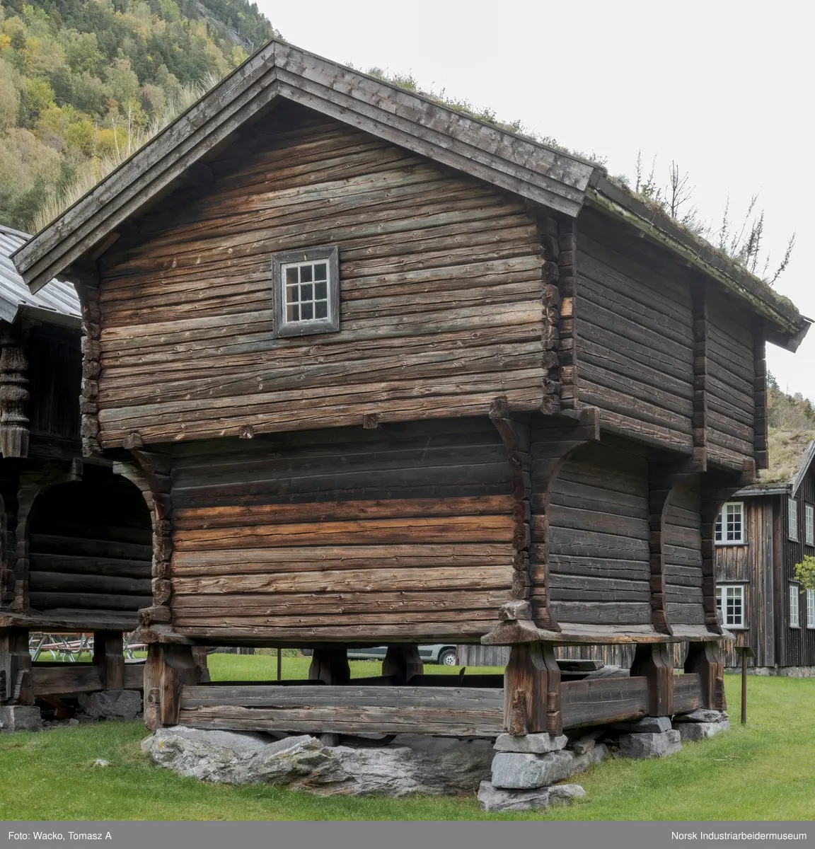 Bur frå Øverland