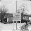 I bakgrunden den nya bron över Stocksundet på Roslagsbanan på linjen mellan Freskati och Inverness (Stocksund).