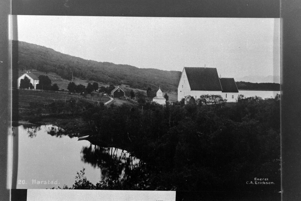 Trondeneskirka, Laugen i forgrunnen.