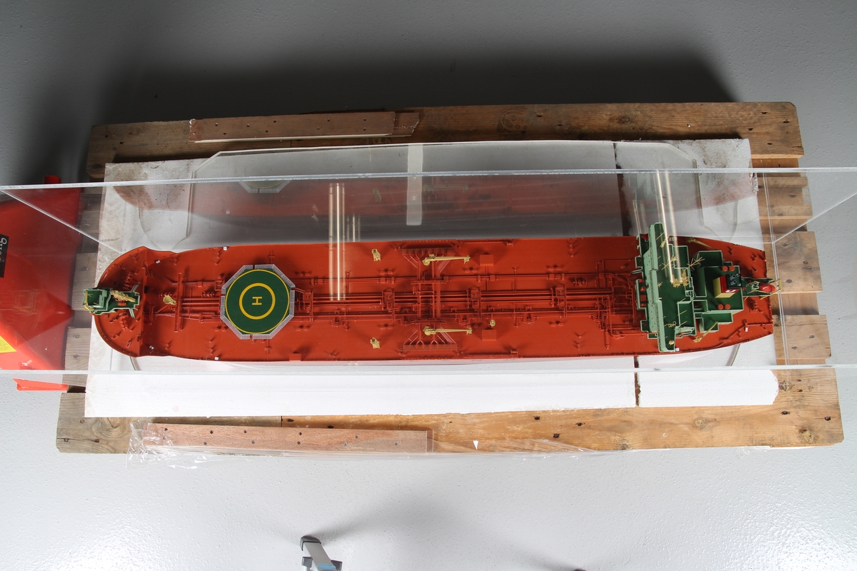 Modell av tankskipet Juanita fra rederiet Ugland.