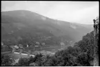 Vy över del av floden Neckar i Heidelberg, Tyskland.