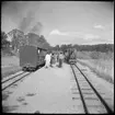 Museijärnvägen, Östra Södermanlands Järnväg, ÖSlJ ångtåg i möte vid Hjorthagens station. Närmast i bild till höger: Lok 2 