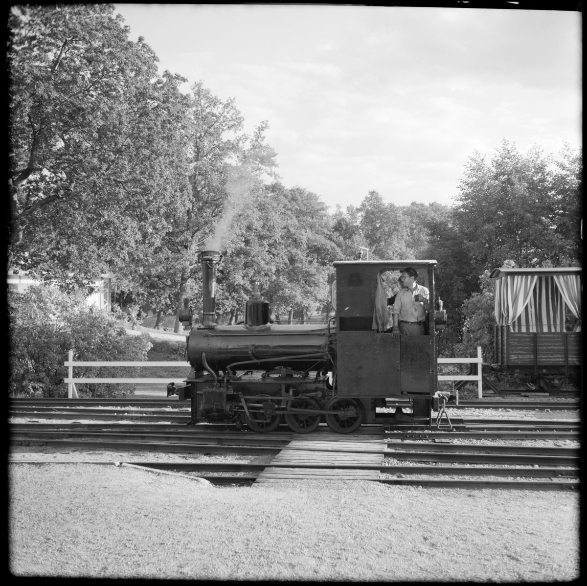 Museijärnvägen, Östra Södermanlands Järnväg, ÖSlJ troligen lok 2 "Lotta" på Mariefreds station.
