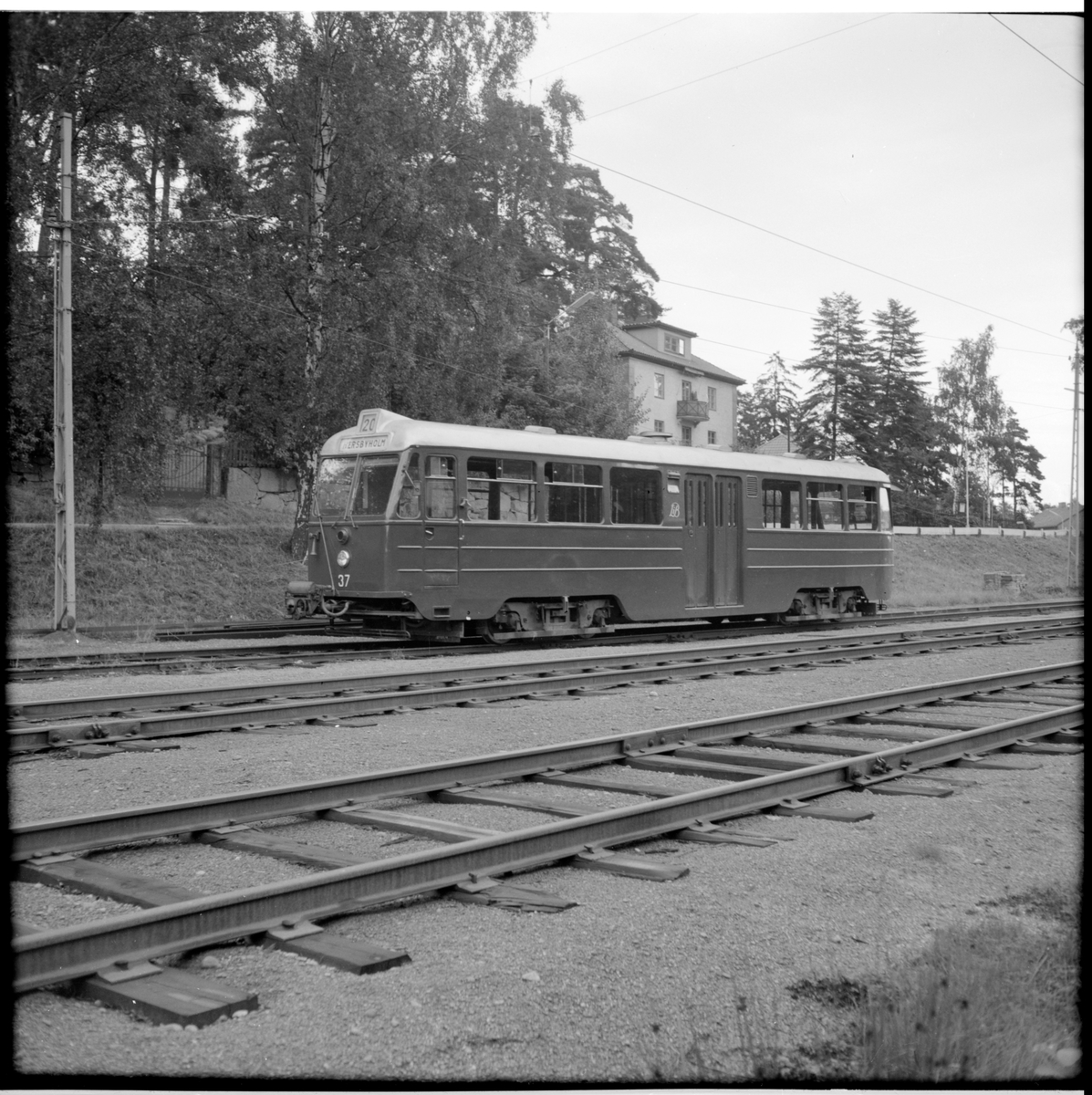 Lidingö Trafik Aktiebolag, LiB B24(A) 37 "ängbyvagn" linje 20 Hersbyholm i Hersbyholm.