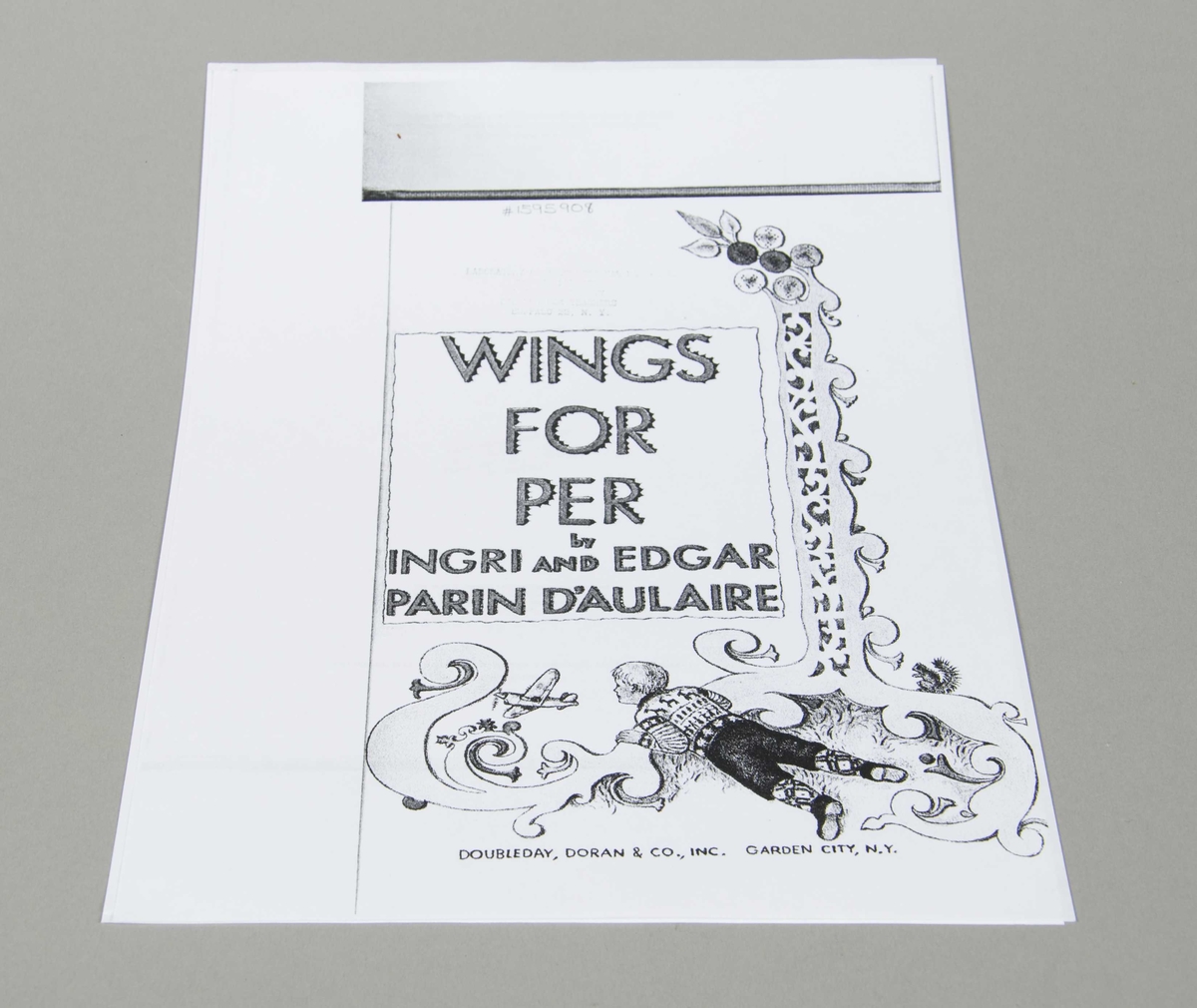 En bok: Mariannes brev av Odd Brochmann, Oslo 1946, med dedikasjon, fulgt av et brev med Sigrid Undsets oversettelse av inholdet til engelsk.
Kopi av en bok: Wings for Per by Ingri and Edgar Parin D'Aulaire. (Illustrert; Kamp for frihet) Med forklarende brev fra Rhoda Rich.
Særtrykk: Scandinavian Literature by Sigrid Undset med signatur
En bok: True and Untrue, edited and compiled by Sigrid Undset, sendt  Rhoda Rich fra forlaget Knopf (5. okt. 1945) på Sigrid Undset anmodning. Ilagt brev fra forlaget og brev fra Rhoda Rich.
Diverse avisutklipp om Sigrid Undset i aviser fra USA.
Kopi av foto fra Bjerkebæk med Sigrid Undset i en frodig hage.
To papirutklipp av blomsterkurver, klippet av Sigrid Undset + foto av utklipp
