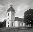 Västrums kyrka, exteriör snett framifrån med tornets lanternin.