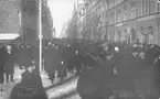 Vykort med motiv över Storgatan under Sundsvallsspelen 1918.