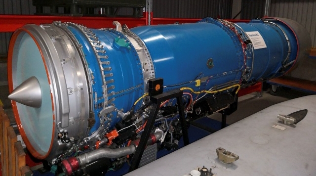 Fullskalemodell av motor G.E.404 RM 12.