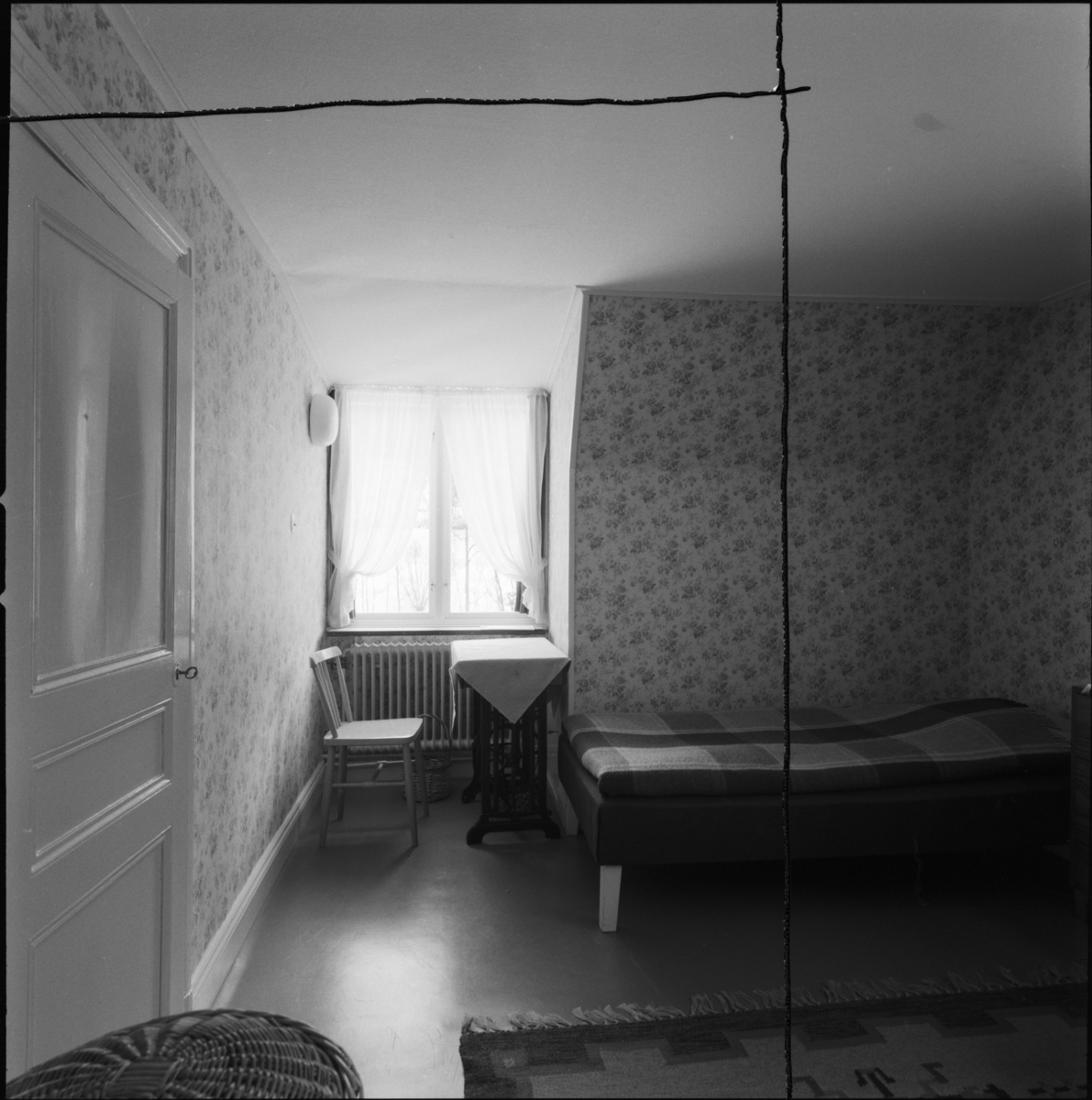 villa Ahlgren
Interiör av sängkammare med ljusinsläpp från fönsterkupa