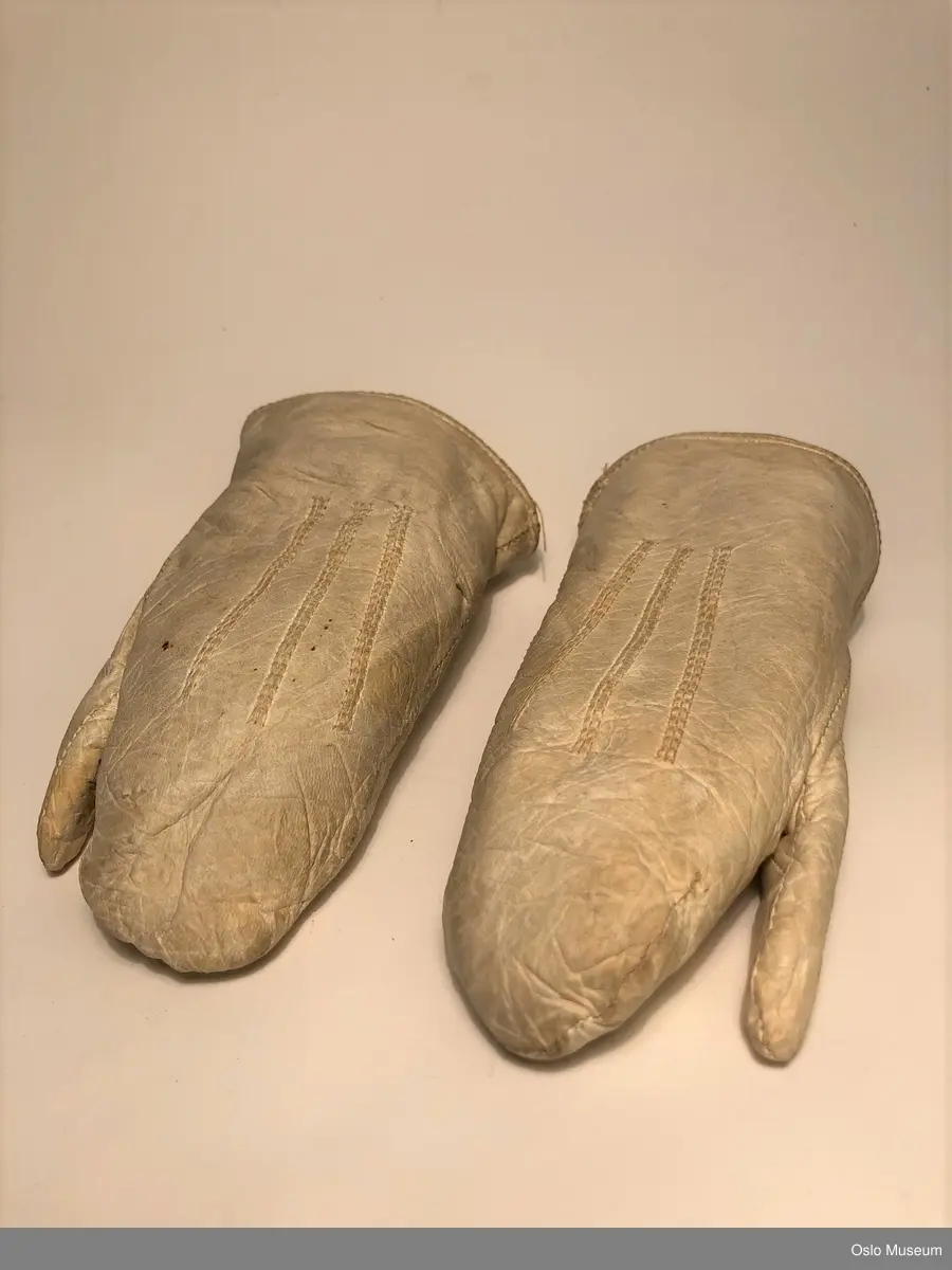 Votter i hvitt skinn, barnestørrelse