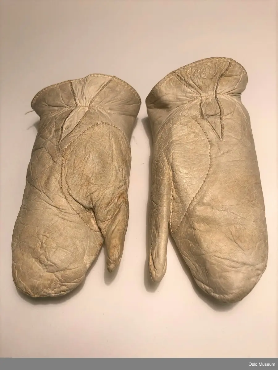 Votter i hvitt skinn, barnestørrelse