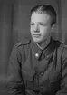 Porträttfoto av soldat Nils Gustaf Roland Kjäll (nummer 839), mekaniker i Posio vid F 19, Svenska frivilligkåren i Finland under finska vinterkriget, 1940.