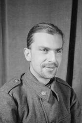 Porträttbilder av frivilliga vid Svenska frivilligflottiljen i Finland 1939-1940 (F 19)