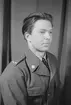 Porträttfoto av soldat Johan Ragnar Johansson (nummer 926), mekaniker i Uleåborg vid F 19, Svenska frivilligkåren i Finland under finska vinterkriget, 1940.