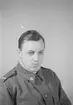 Porträttfoto av soldat Åke Gustaf Fritiof Carlsson (nummer 815), mekaniker vid F 19, Svenska frivilligkåren i Finland under finska vinterkriget, 1940.