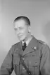 Porträttfoto av löjtnant Bengt Karl Adolf Svartz (nummer 832), adjungerad sambandsofficer vid F 19, Svenska frivilligkåren i Finland under finska vinterkriget, 1940.