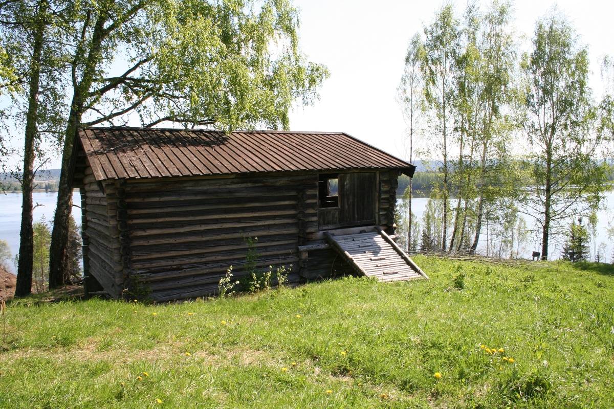Låve på husmannsplassen Holsenga under Store Hvam. Flyttet ca. 1935.