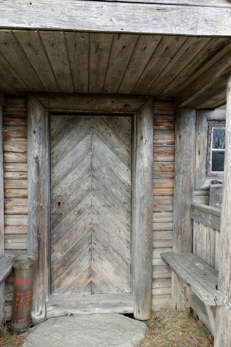 Jakthytte Store Hvam, fra ca. 1890. Brukt som bolig for bureisere på 1920-tallet. Ikke flyttet.
