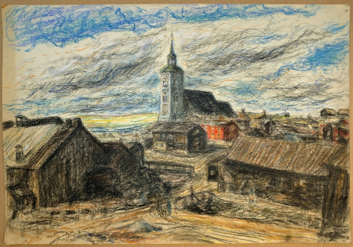 Røros med kyrkje i bakgrunnen og gamle hus i framgrunnen