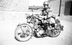 Motorcykel Husqvarna. Furir i uniform m/1910.