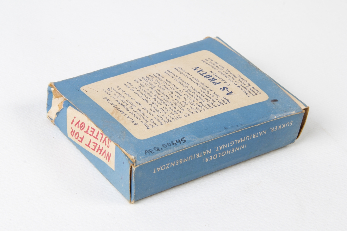 Pappeske med innhold.