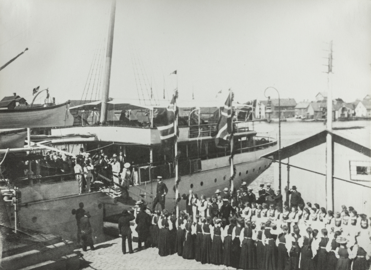 Fra kongebesøket i  Haugesund, 1906.