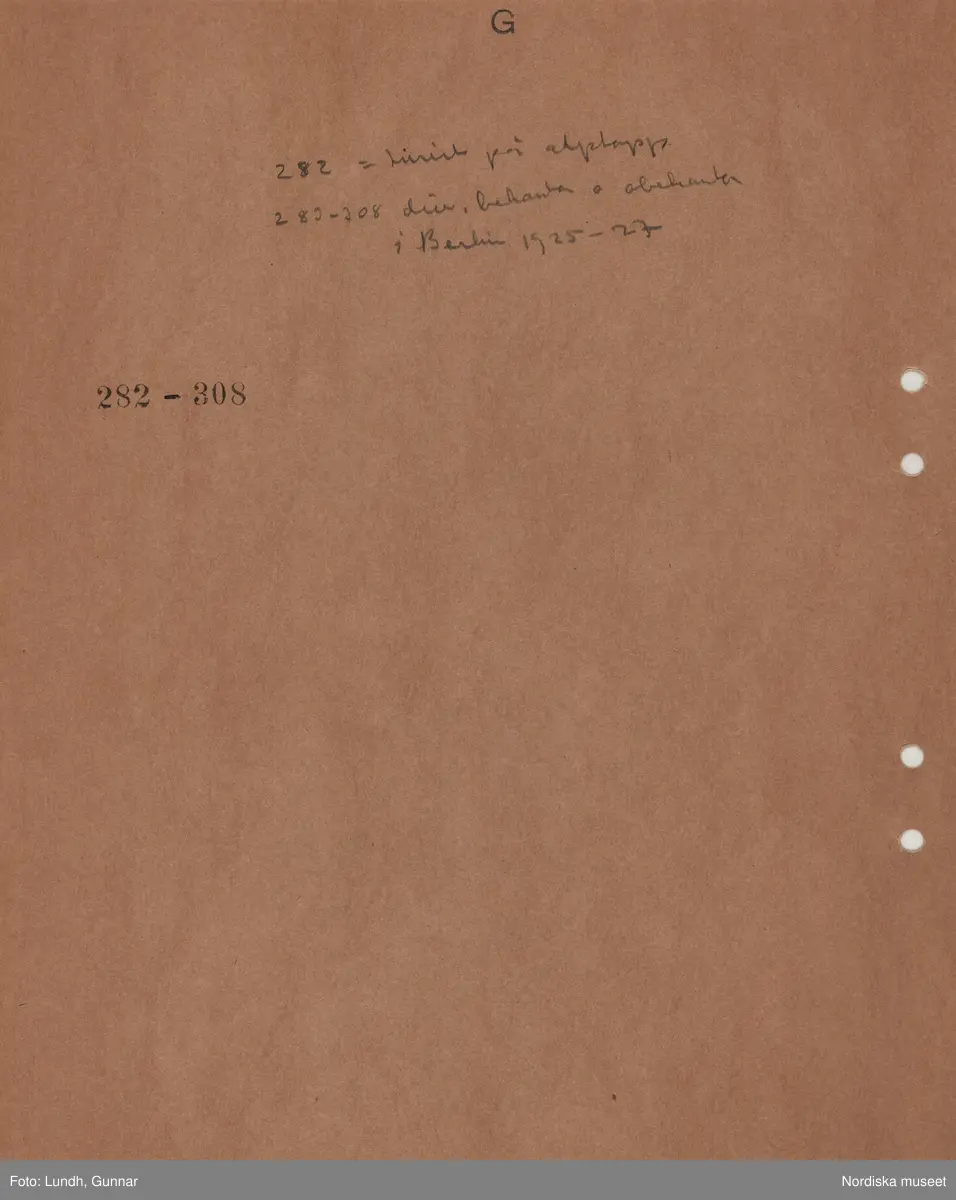 Motiv: (ingen anteckning) ;
Tom kontaktkarta, anteckningar på kontaktkarta 282 "turist på alptopp" 283 - 308 "div. bekanta o obekanta i Berlin 1925 - 27"