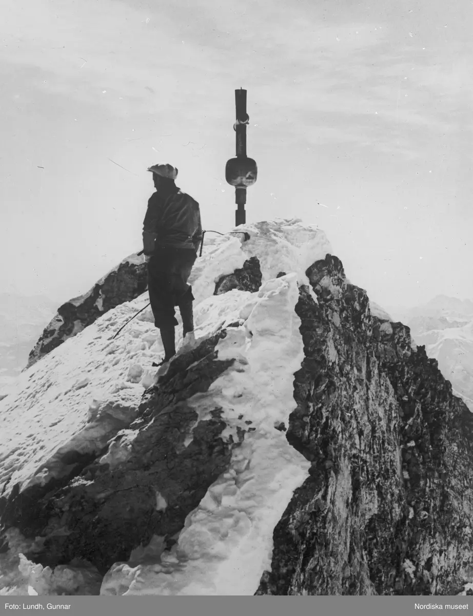 Motiv: (ingen anteckning) ;
Tom kontaktkarta, anteckningar på kontaktkarta 282 "turist på alptopp" 283 - 308 "div. bekanta o obekanta i Berlin 1925 - 27"